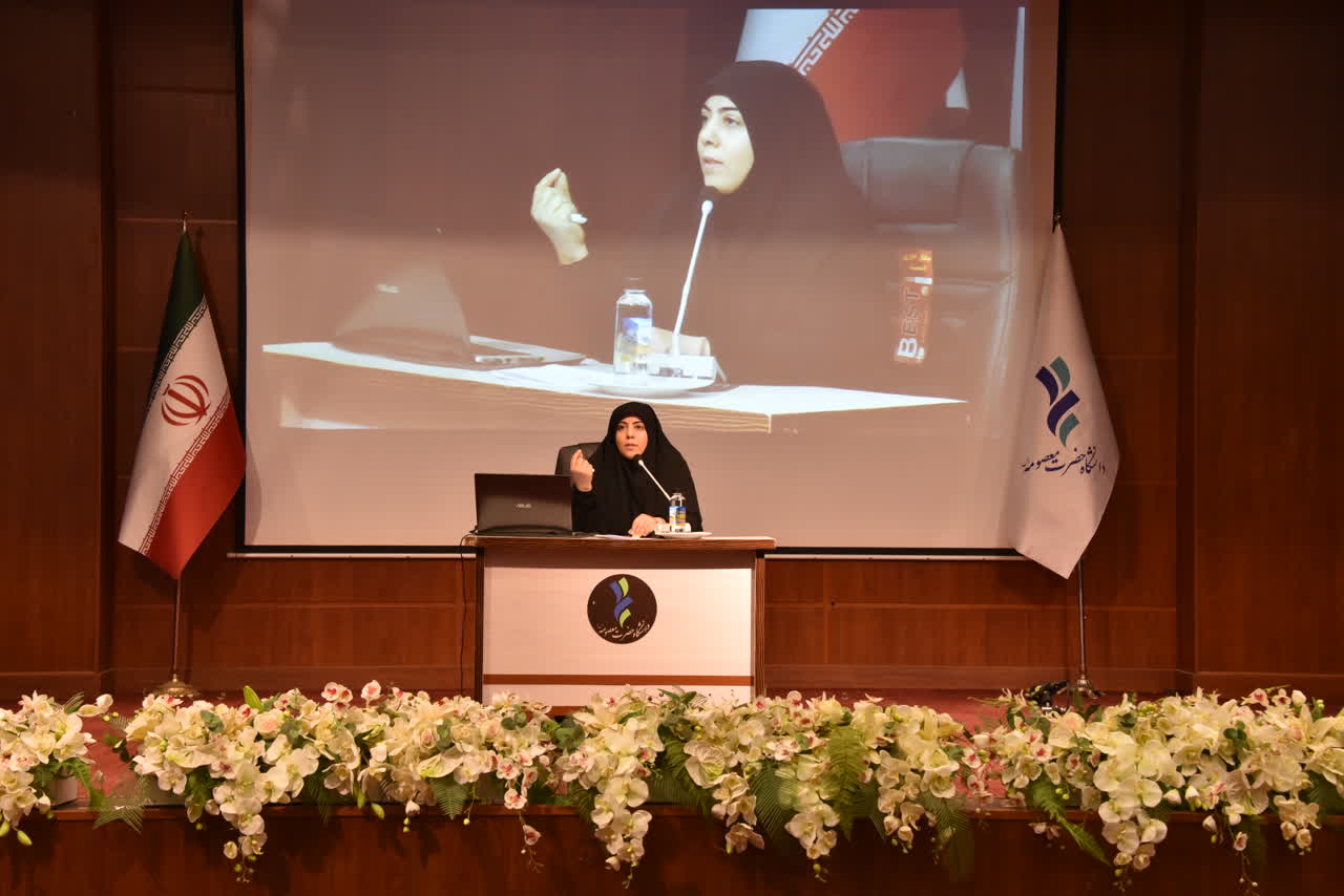 سرپرست دانشگاه حضرت معصومه (س) در مراسم بزرگداشت روز پژوهش:
جوامعی که از سلاح دانش غافل بمانند، تحت سلطه دیگران قرار خواهند گرفت